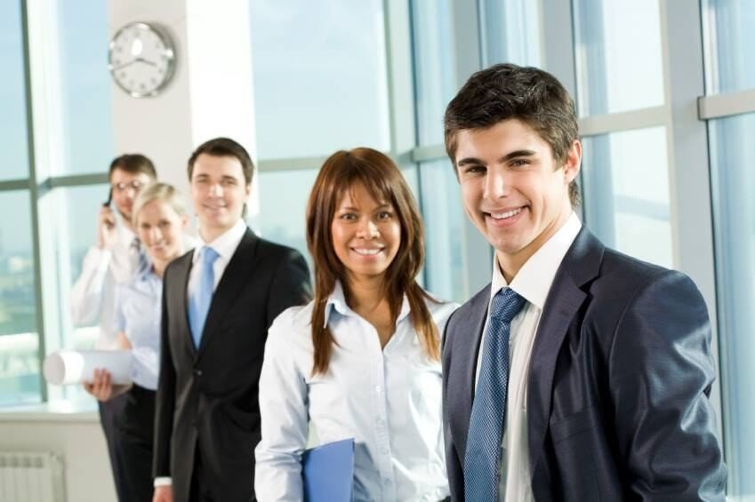 tineri angajati tineri angajati