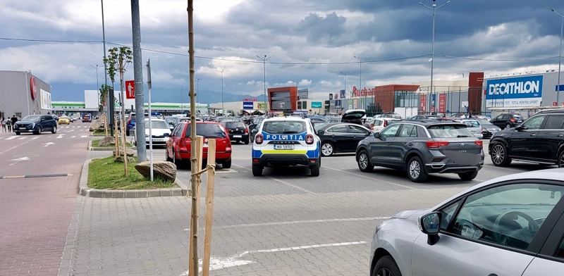 partener instructor calcaros  Pieton accidentat de o mașină, în parcarea Shopping City Sibiu - Sibiu  Independent