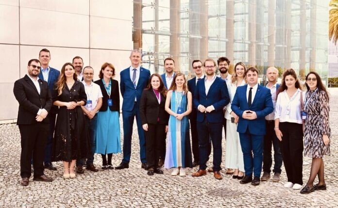 99b170c9-8c8e-4db4-81df-4621bc00548f-1