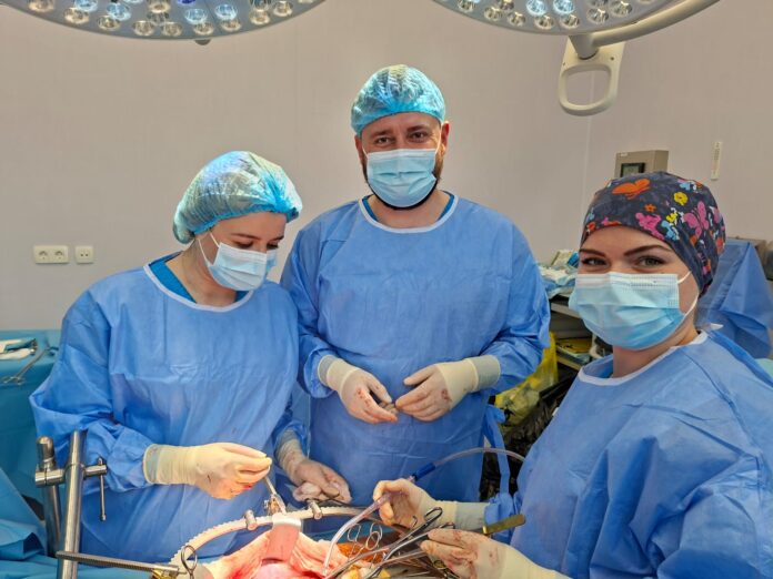 echipa medicala anevrism operat