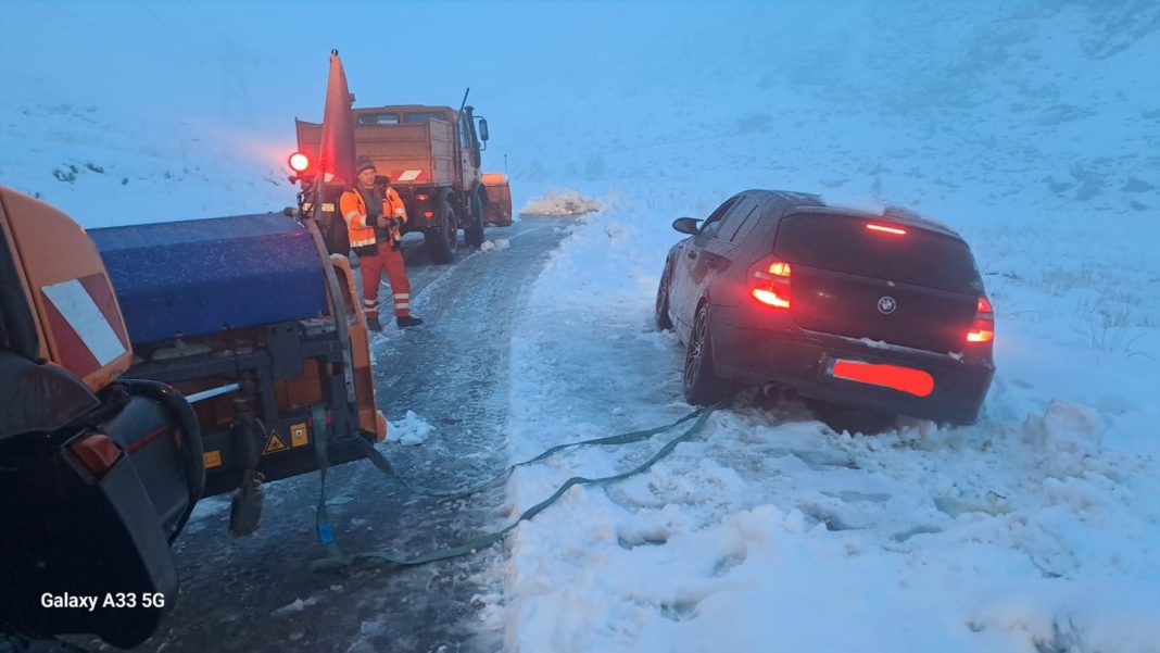 masina blocata transfagarasan