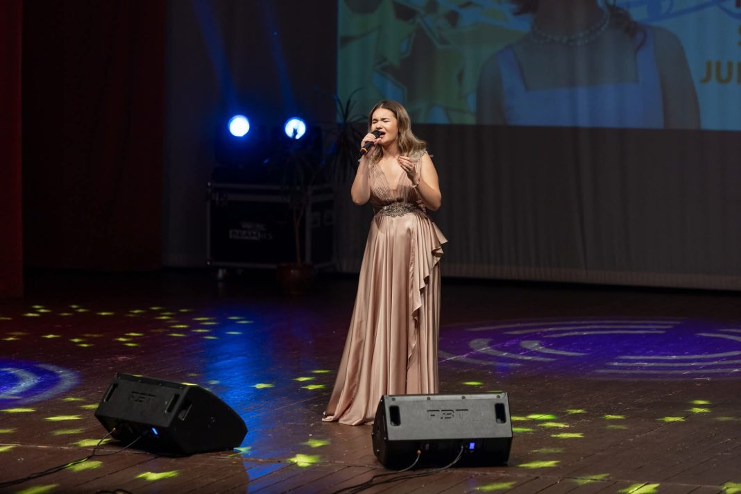 b5072435-d3e4-42d3-a3c8-ab21bcd26b4a