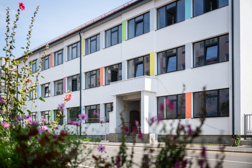 Fațadă Liceul Ghibu