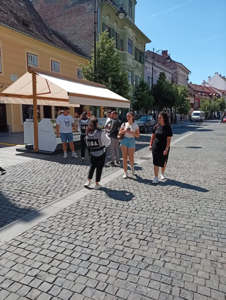DGA Sibiu alături de cetățeni la 21 de ani de la înființare. Sibienii au primit plicuri informative în cadrul Campaniei „E timpul să nu mai dăm și noi ceva!”