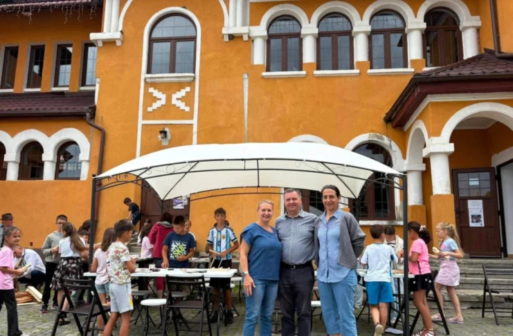 Tabăra „Meșteșugar în satul meu” continuă la Rășinari. Primarul Bogdan Bucur îi invită pe copii la noi ateliere de creație