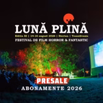 Poster sau scenă din film la Festivalul Lună Plină, în aer liber la Biertan, cu corturi și natură.