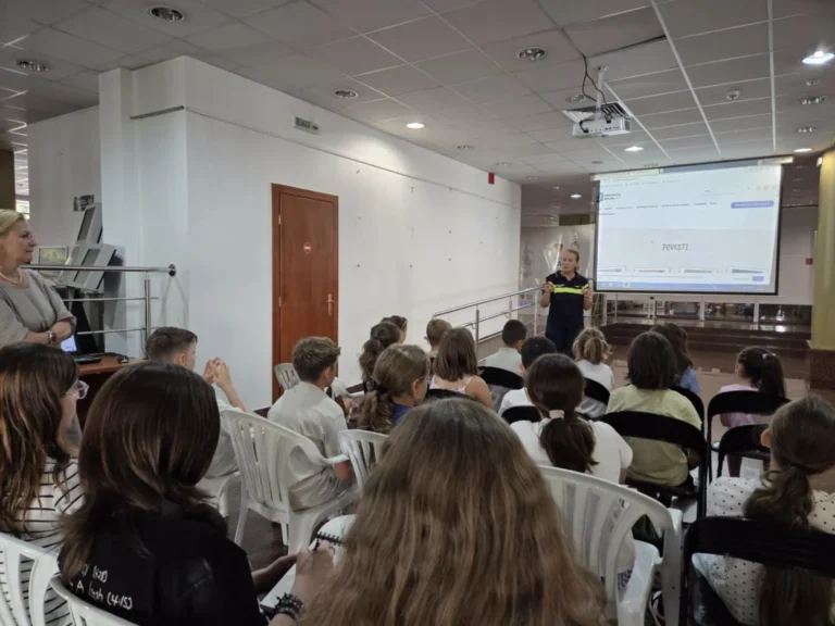 Copiii au învățat despre siguranța online, teatru și gestionarea emoțiilor la BiblioVacanța