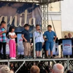 Grup de elevi și profesori la evenimentul Întâlnirea Sașilor din Agnita