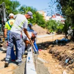 Șantier modernizare Strada Muncel Sibiu cu utilaje de construcții și șosea deschisă