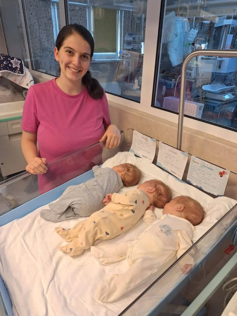 Tripleții Andreas, Ianis și Gabriel pleacă acasă după aproape trei luni petrecute la Spitalul Județean Sibiu