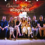 Festivalul Concerte pe Acoperiș 2026: public pe terasă la concert cu priveliște panoramică.