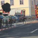 Incendiu la un autoturism parcat pe strada Măgurii din Cisnădie, mașină în flăcări