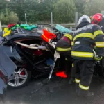 Mașină avariată pe autostrada A1 lângă Săliște după accidentul cu patru persoane rănite.
