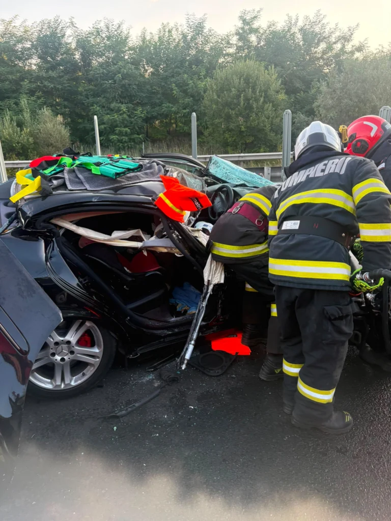 Patru persoane, între care doi copii, transportate la spital după un accident pe A1, lângă Săliște