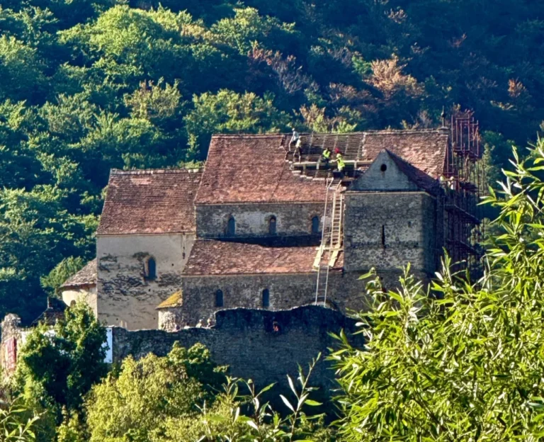 Apel urgent la Cetatea Cisnădioara. Sunt căutați până la 20 de voluntari pentru miercuri dimineața