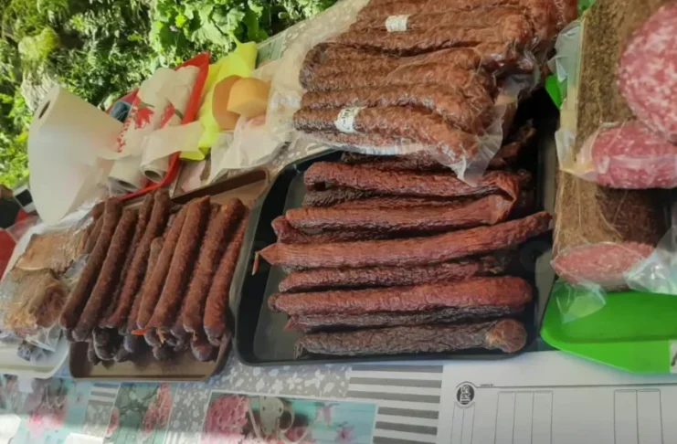 „Bombă cu ceas” în farfuriile turiștilor de la Bâlea Lac. ANPC a lăsat prăpăd în rândul comercianților, cu amenzi record și activități oprite!