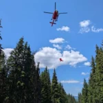 Accident grav de motocicletă pe șoseaua Transalpina, cu vehiculul răsturnat pe carosabil
