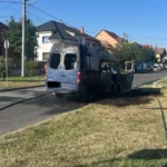 Incendiu urmat de un accident pe strada Record din Sibiu: Un microbuz a fost cuprins de flăcări!