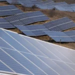 Polițiști cercetează locul furtului de echipamente fotovoltaice de mare valoare
