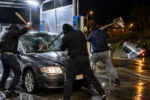 Atac violent cu bâte și lopeți la o spălătorie auto din Vurpăr. Victimele au fost bătute inclusiv după ce mașina lor s-a răsturnat într-un pârâu
